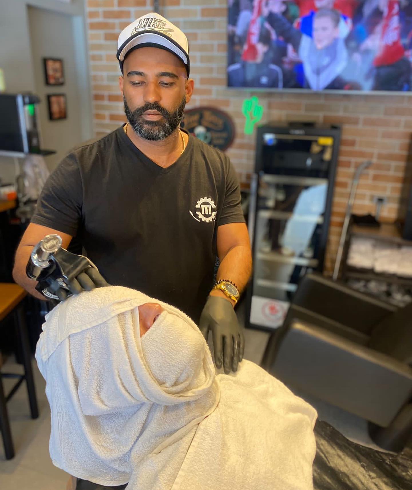 Barba com Toalha Quente e Massagem em Moema? Macchina Barbearia Barba com Toalha Quente e Massagem em Moema? Macchina Barbearia