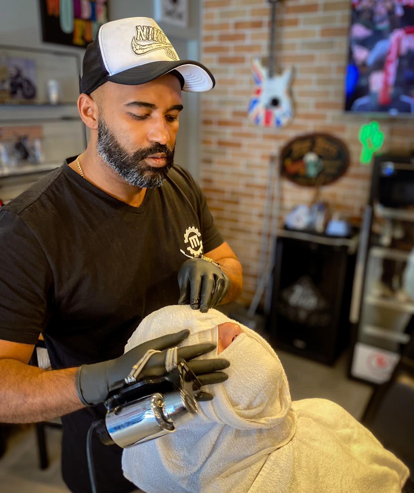 Barba com Toalha Quente e Massagem em Moema? Macchina Barbearia Barba com Toalha Quente e Massagem em Moema? Macchina Barbearia