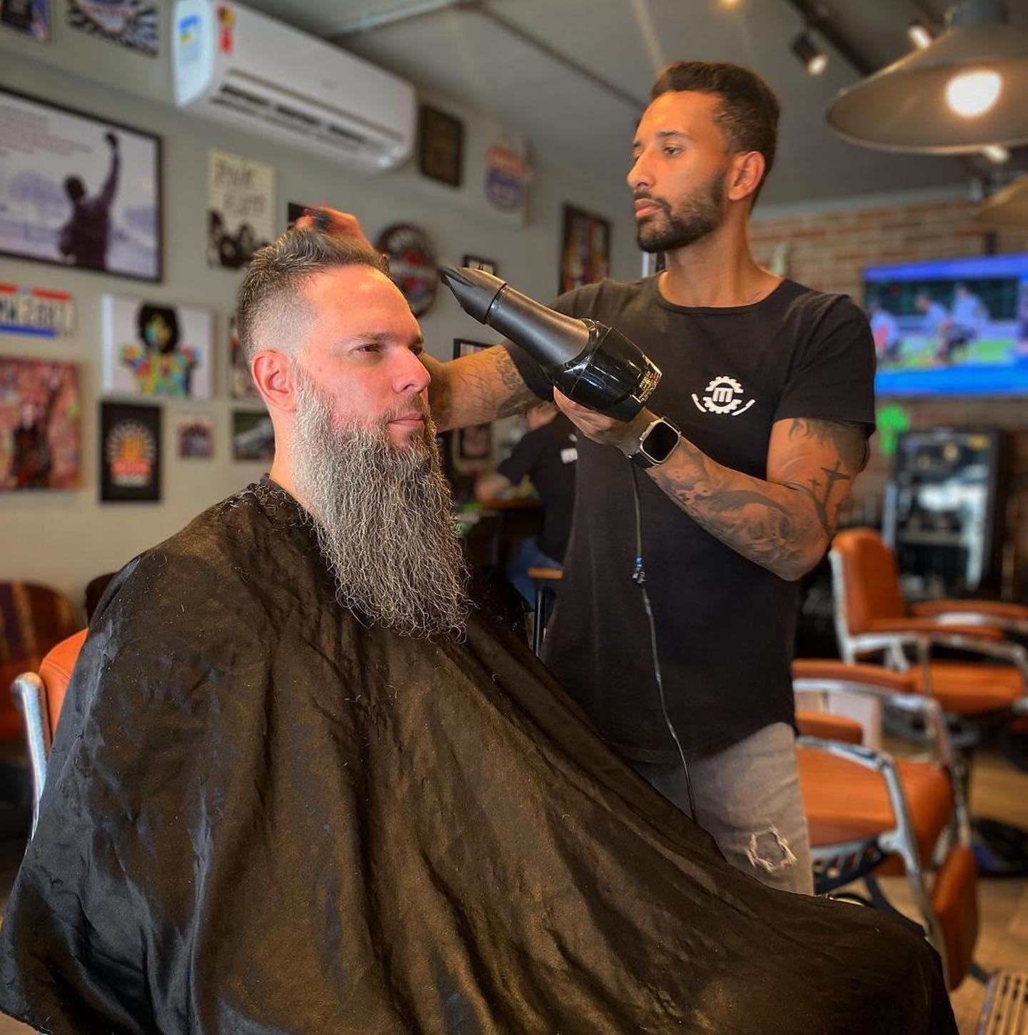 Combo Corte + Barboterapia em Moema: Estilo Completo em Uma Só Visita