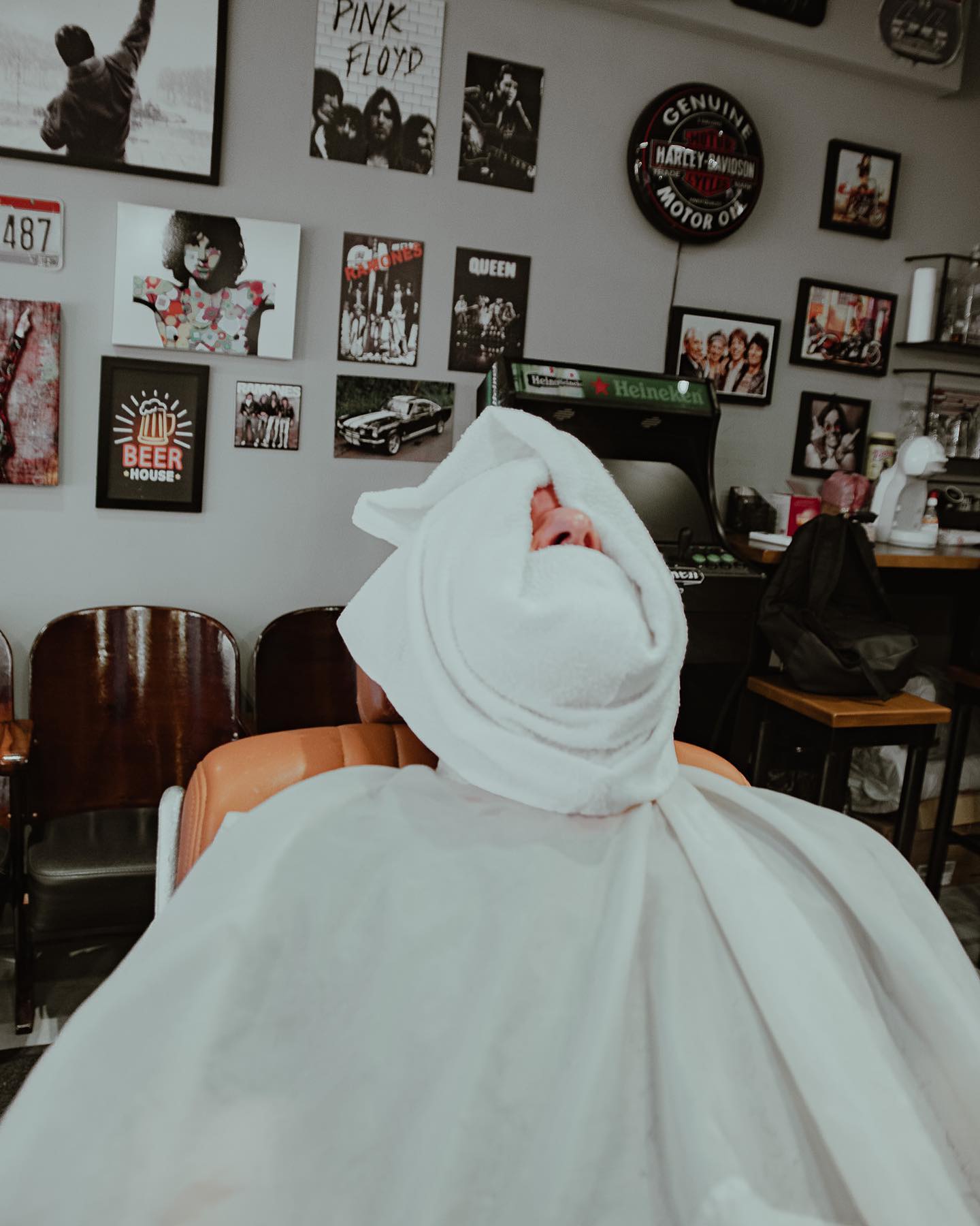 Barba com Toalha Quente e Massagem em Moema? Macchina Barbearia Barba com Toalha Quente e Massagem em Moema? Macchina Barbearia